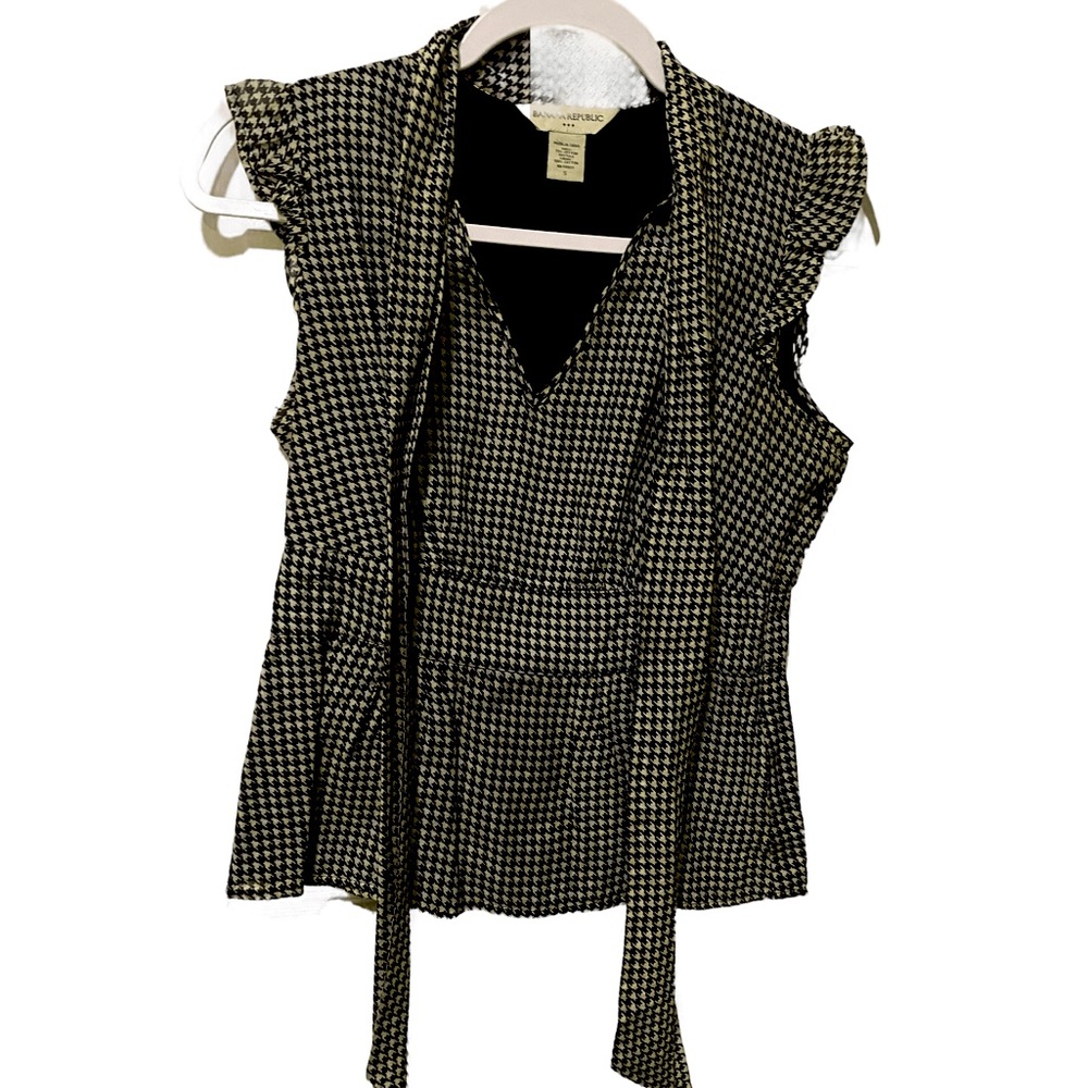 Banana Republic Black and White Houndstooth Blouse